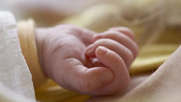 Η σοκαριστική ομολογία της 19χρονης που έπνιξε μαζί με τη μητέρα της το νεογέννητο μωρό της και το πέταξε στα σκουπίδια στην Πετρούπολη
